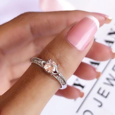 Anillo circón redondo