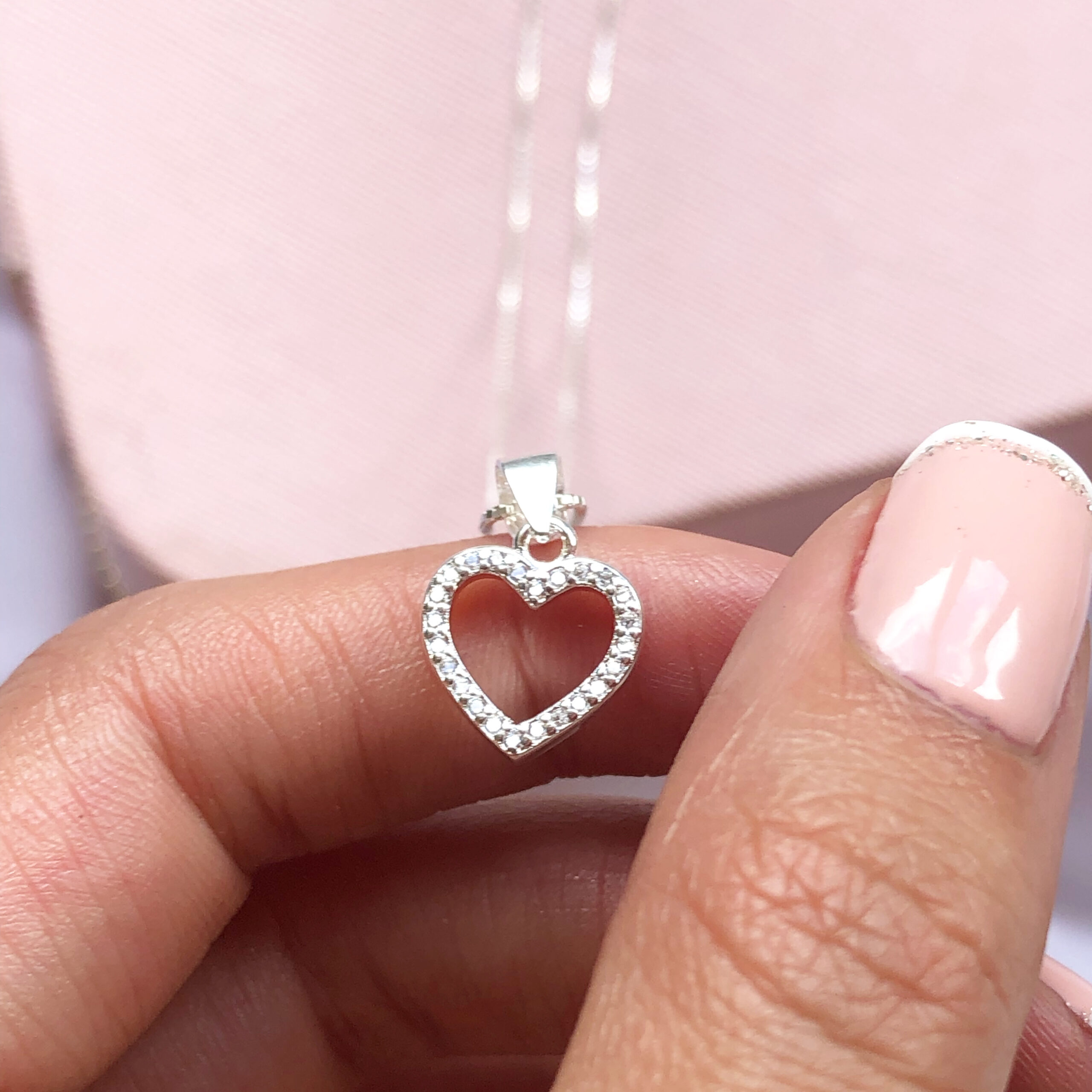 Cadena corazón encanto